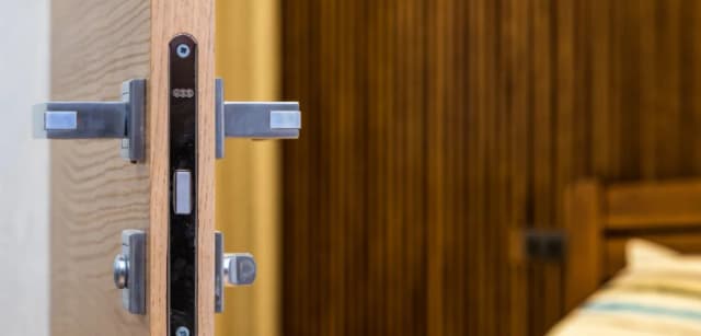 Jak wyciszyć drzwi pokojowe domowym sposobem i zyskać ciszę w domu Jak wyciszyć drzwi pokojowe domowym sposobem i zyskać ciszę w domu