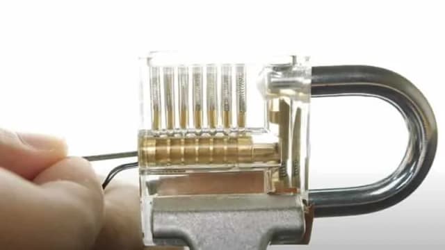 Jak otworzyć drzwi w TLK - proste sposoby, które musisz znać Jak otworzyć drzwi w TLK - proste sposoby, które musisz znać