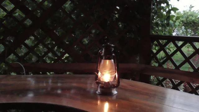 Jak oświetlić pomieszczenie bez prądu? Sprawdzone sposoby na ciemność Jak oświetlić pomieszczenie bez prądu? Sprawdzone sposoby na ciemność