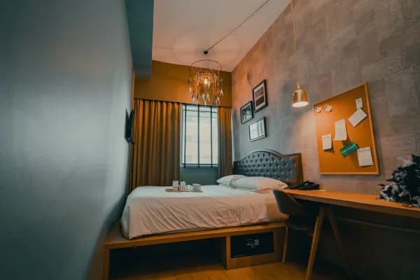 Jak powinno stać łóżko w sypialni, aby poprawić jakość snu? Jak powinno stać łóżko w sypialni, aby poprawić jakość snu?